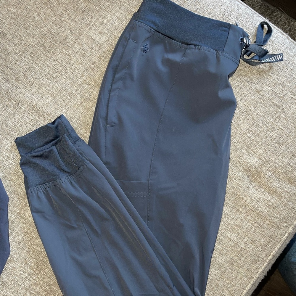 Med Couture Women’s Scrub Jogger Pants